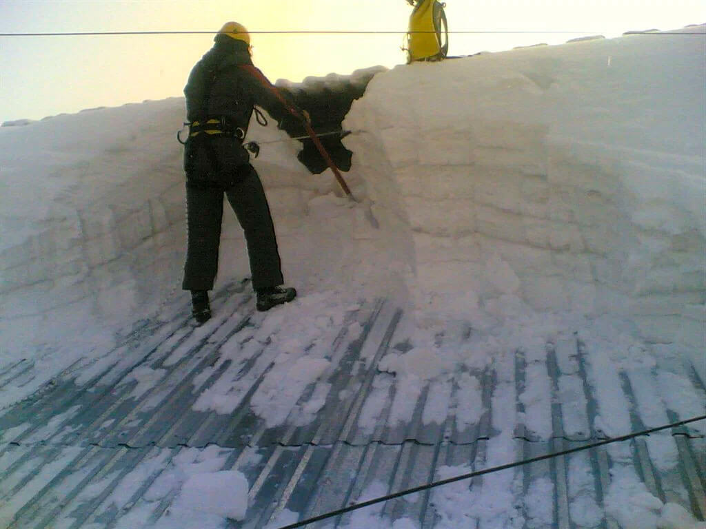 Уборка снега цена в Высоцке
