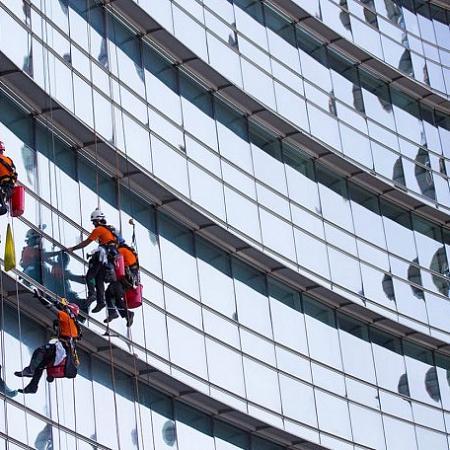 Мойка фасадов бизнес-центра в Высоцке